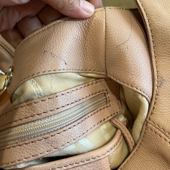 MICHAEL KORS LEATHER HOBO - Picture 14 of 16